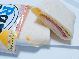 「丸大食品 ラッパーズ ハム＆チーズ 袋1本」のクチコミ画像 by nag～ただいま留守にしております～さん