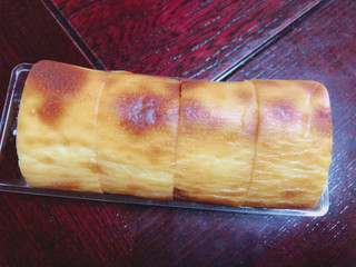 「ローソン 焼チーズケーキロール 4個入」のクチコミ画像 by gggさん