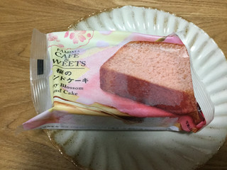 「ファミリーマート FAMIMA CAFE＆SWEETS 桜のパウンドケーキ」のクチコミ画像 by こまつなさん