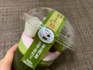 「セブン-イレブン 宇治抹茶と桜の和パフェ」のクチコミ画像 by ちいぼうさん