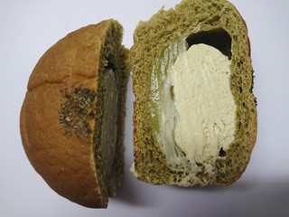 「ローソン NL 大麦の抹茶ホイップパン」のクチコミ画像 by レビュアーさん