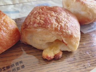 「ローソン 塩チーズデニッシュ バター風味 3個入」のクチコミ画像 by gggさん