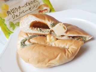 「ヤマザキ 角切りチーズをのせたジェノベーゼ 袋1個」のクチコミ画像 by MAA しばらく不在さん