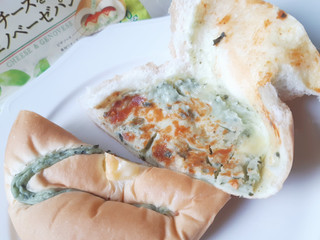 「ヤマザキ 角切りチーズをのせたジェノベーゼ 袋1個」のクチコミ画像 by MAA しばらく不在さん