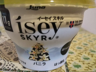 「日本ルナ Isey SKYR バニラ カップ120g」のクチコミ画像 by レビュアーさん