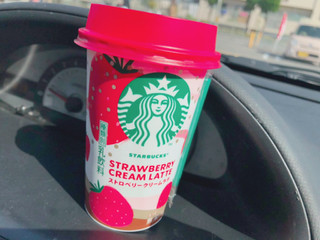 「スターバックス ストロベリークリームラテ カップ200ml」のクチコミ画像 by gggさん