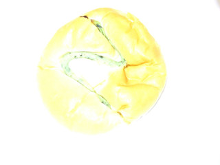 「ヤマザキ 角切りチーズをのせたジェノベーゼ 袋1個」のクチコミ画像 by いちごみるうさん
