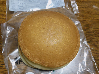 「セブンプレミアム レアチーズ風味の北海道クリームチーズパンケーキ 袋2個」のクチコミ画像 by gggさん
