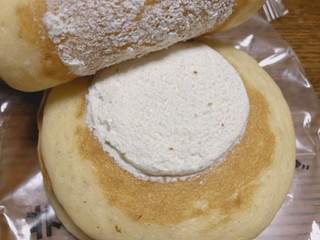 「セブンプレミアム レアチーズ風味の北海道クリームチーズパンケーキ 袋2個」のクチコミ画像 by gggさん