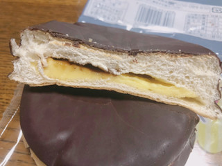 「Pasco チョコがけプリン風クリームパン 袋1個」のクチコミ画像 by gggさん