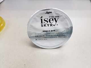 「日本ルナ Isey SKYR バニラ カップ120g」のクチコミ画像 by micorazonさん