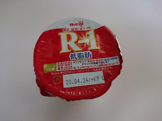 「明治 プロビオヨーグルト Rー1 低脂肪 カップ112g」のクチコミ画像 by ぺりちゃんさん