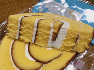 「ヤマザキ チーズクリームロール 十勝産チーズ入りクリーム 袋1個」のクチコミ画像 by gggさん