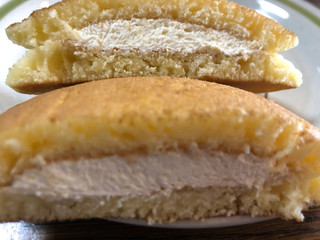 「セブンプレミアム レアチーズ風味の北海道クリームチーズパンケーキ 袋2個」のクチコミ画像 by それもたべるさん