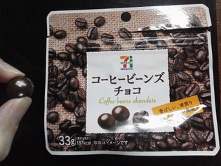 「セブンプレミアム コーヒービーンズチョコ 袋33g」のクチコミ画像 by Jiru Jintaさん