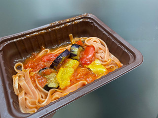 「ローソン ローソンセレクト 野菜を食べる生パスタ トマトソース」のクチコミ画像 by かずなさん