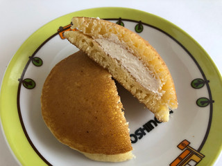「セブンプレミアム レアチーズ風味の北海道クリームチーズパンケーキ 袋2個」のクチコミ画像 by sarienonさん
