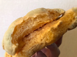 「ヤマザキ メロンパン 富良野産メロンの果汁入りホイップ 袋1個」のクチコミ画像 by 御飯野友子さん