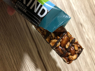 「KIND BE‐KIND ダークチョコレート アーモンド＆シーソルト 袋1本」のクチコミ画像 by みいちさん