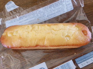 「ファミリーマート ファミマ・ベーカリー しっとりケーキ 角切りチーズ」のクチコミ画像 by gggさん