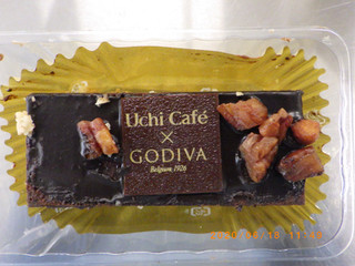 「ローソン Uchi Cafe’ SWEETS×GODIVA ショコラケーキ」のクチコミ画像 by 百花蜜さん