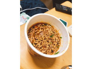 「明星食品 馳走麺 狸穴監修 シビ辛ラー油肉蕎麦 カップ94g」のクチコミ画像 by ま めさん