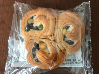 「神戸屋 黒糖風味のお豆パン 袋1個」のクチコミ画像 by やにゃさん