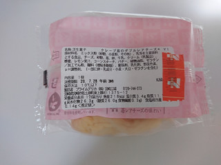 「セブン-イレブン もっちりクレープ苺のダブルレアチーズ」のクチコミ画像 by ぺりちゃんさん
