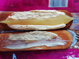 「ファミリーマート 香ばしいクッキーのクリームサンド 安納芋」のクチコミ画像 by レビュアーさん