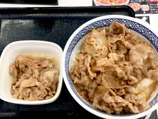 「吉野家 肉だく胡麻ドレ牛丼」のクチコミ画像 by ビールが一番さん