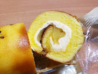 「ローソン おいものロールケーキ」のクチコミ画像 by はまポチさん