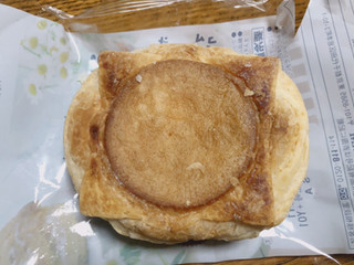 「ヤマザキ シュークリームにパイのせちゃいました マロンクリーム＆ミルクホイップ 袋1個」のクチコミ画像 by gggさん