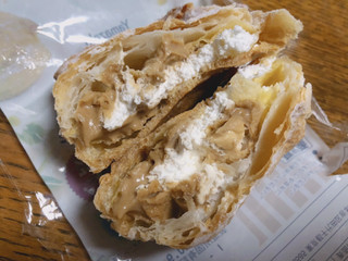 「ヤマザキ シュークリームにパイのせちゃいました マロンクリーム＆ミルクホイップ 袋1個」のクチコミ画像 by gggさん