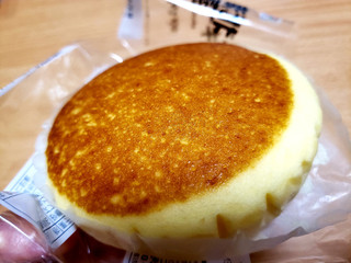 「セブンプレミアム 北海道チーズ蒸しケーキ 袋1個」のクチコミ画像 by はまポチさん