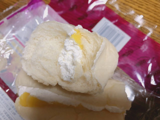 「ミニストップ MINISTOP CAFE おいものロールパン 徳島県産なると金時芋のクリーム」のクチコミ画像 by gggさん