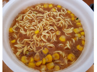 「マルちゃん ごつ盛り コーン味噌ラーメン カップ138g」のクチコミ画像 by はまポチさん