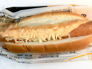 「ヤマザキ とろ～りとしたチーズのホットドッグ 袋1個」のクチコミ画像 by ビールが一番さん