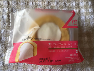 「ローソン Uchi Cafe’ SWEETS プレミアムロールケーキ×2」のクチコミ画像 by nagomi7さん