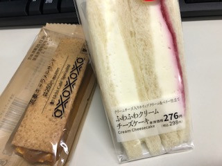 「ローソン ふわふわクリームチーズケーキサンド」のクチコミ画像 by 甘味かんみさん