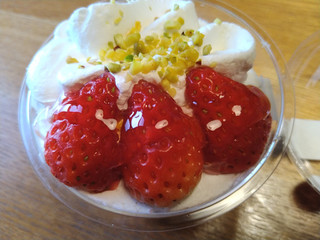 「ミニストップ MINISTOP CAFE 苺のショートケーキ」のクチコミ画像 by ピノ吉さん