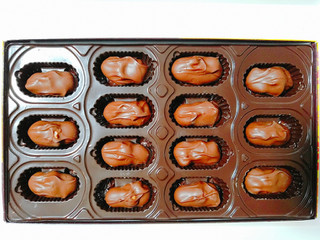 「ハワイアンホースト マカダミアナッツチョコレート 箱142g」のクチコミ画像 by nag～ただいま留守にしております～さん