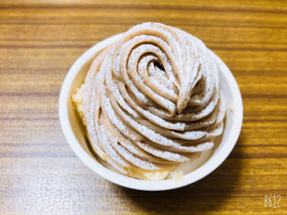 「ローソン Uchi Cafe’ SWEETS Specialite 栗堪能モンブラン」のクチコミ画像 by なしなしなしなしさん