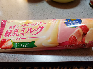 「ロッテ 練乳ミルクバーいちご 袋90ml」のクチコミ画像 by ビニママさん