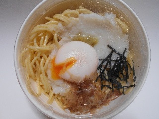 「ローソン 和パスタ こなな監修 とろろとたまごのおだしパスタ 柚子胡椒添え」のクチコミ画像 by コマメのグルメさん