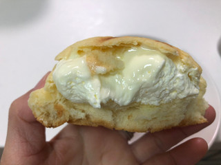 「Pasco ホイップメロンパン チーズクリーム 袋1個」のクチコミ画像 by こつめかわうそさん