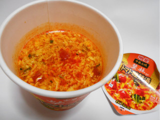 「明星食品 中華三昧 赤坂榮林 麺なしトマト酸辣湯 カップ18g」のクチコミ画像 by コマメのグルメさん