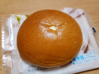 「ファミリーマート 冷やして食べるこだわりなめらかクリームパン」のクチコミ画像 by はまポチさん