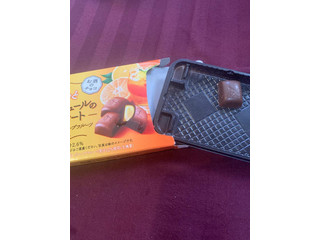 「ロッテ とろっと柑橘リキュールのチョコレート 箱10粒」のクチコミ画像 by ひろたまさん