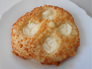 「ファミリーマート ファミマ・ベーカリー チーズ塩パン」のクチコミ画像 by コマメのグルメさん