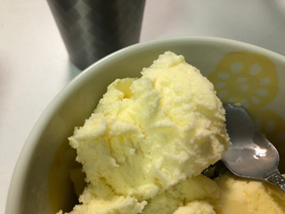 「トップバリュ ニュージーランド産の生乳を使用 バニラアイスクリーム 箱2000ml」のクチコミ画像 by こつめかわうそさん